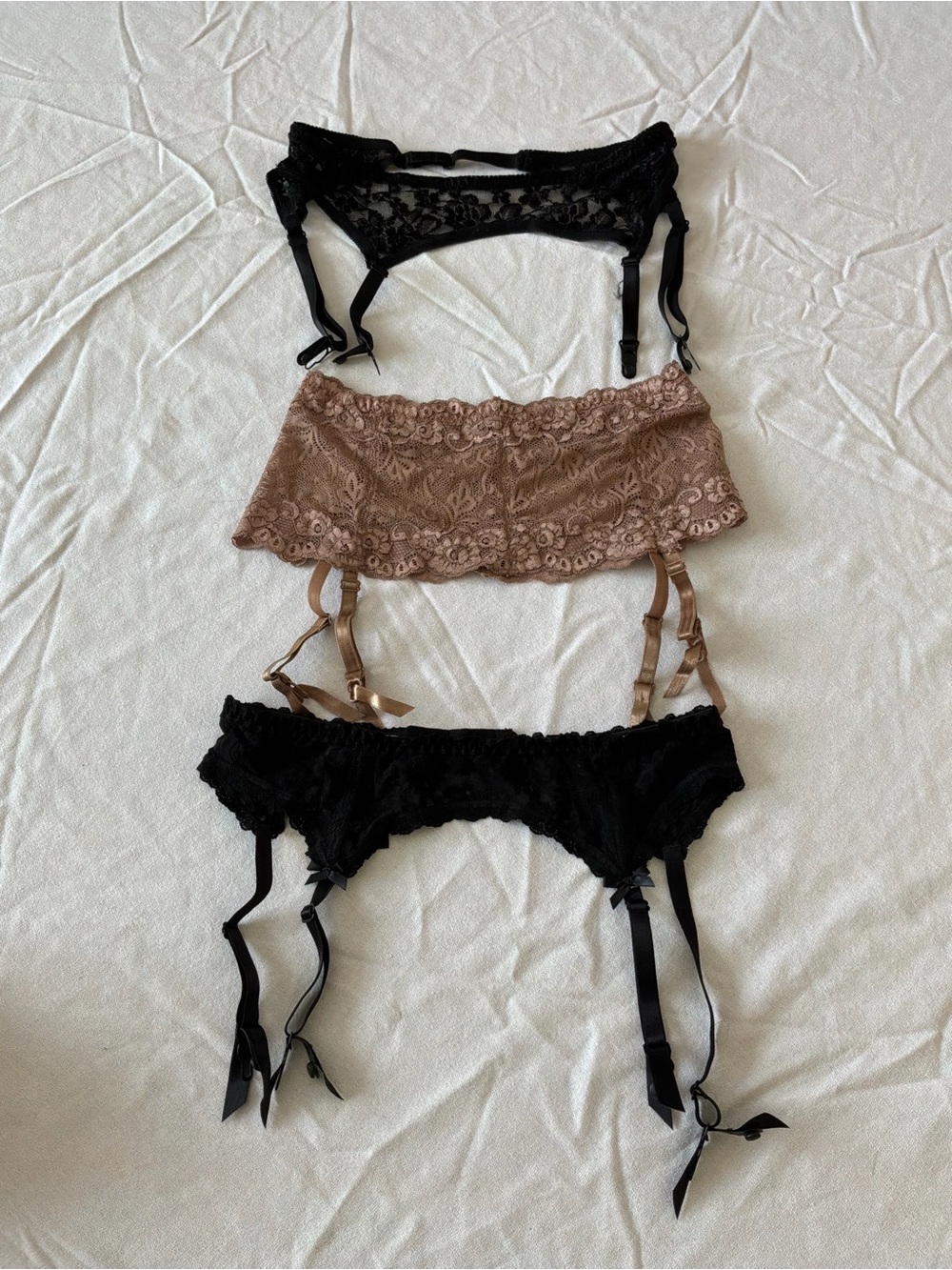 ****** Leg Avenue Lace Garter Belt Set - Black & Taupe ******